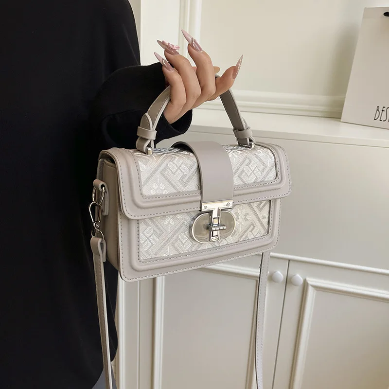 

‌2025 New High-End Retro Handbag Women's Shoulder Messenger Bag, Exquisite Small Square Purse‌