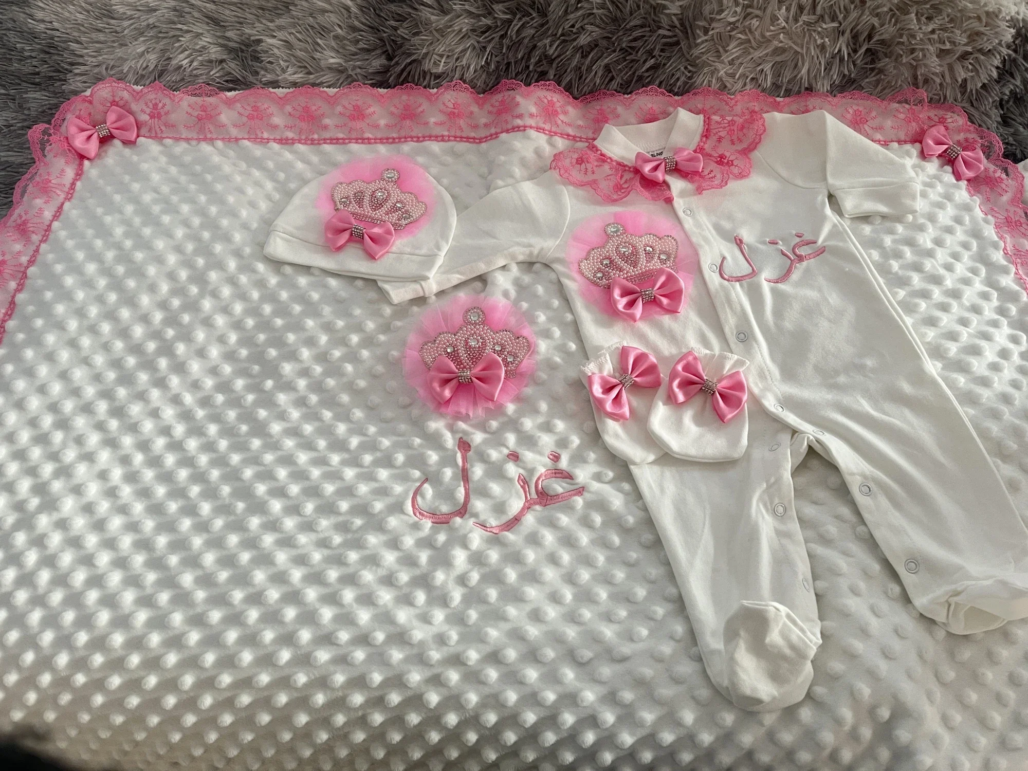 Dollbling Personalized Name Pink 4pcs Set with blanket baby outfit Layette Flower Pearl Crown Coming Home Onesie Clothes Suit