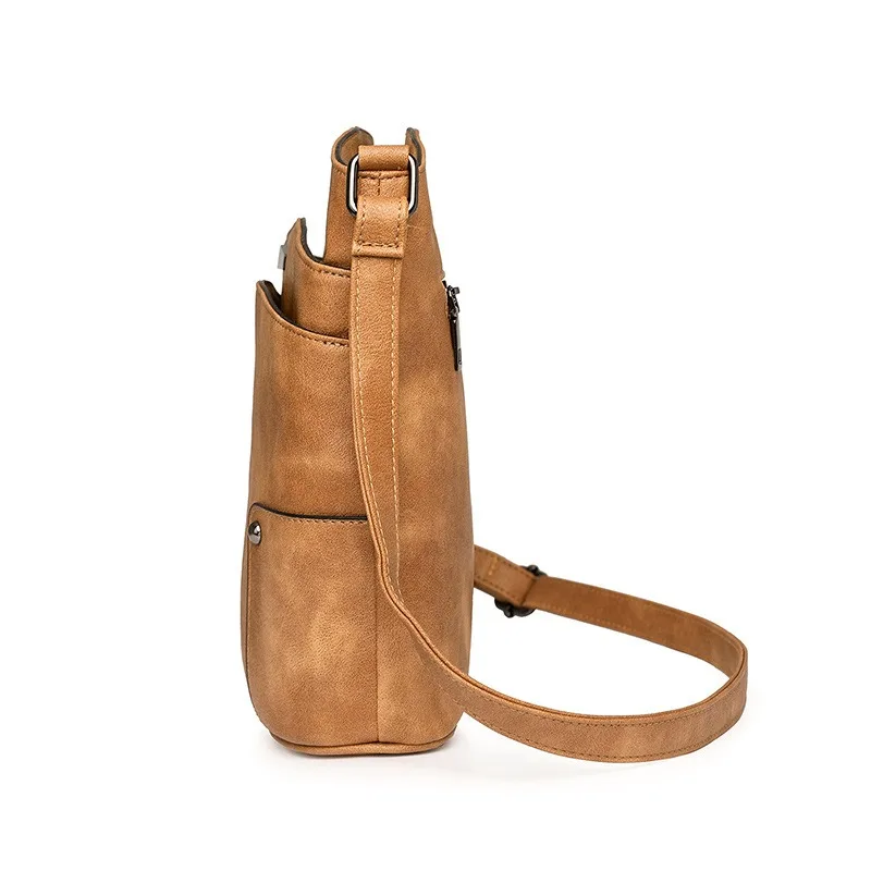 حقيبة ظهر عصرية للنساء 2025 حقيبة كروس جديدة أنيقة متعددة الطبقات من البولي يوريثان حقيبة كتف أنيقة وبسيطة للبيع بالجملة