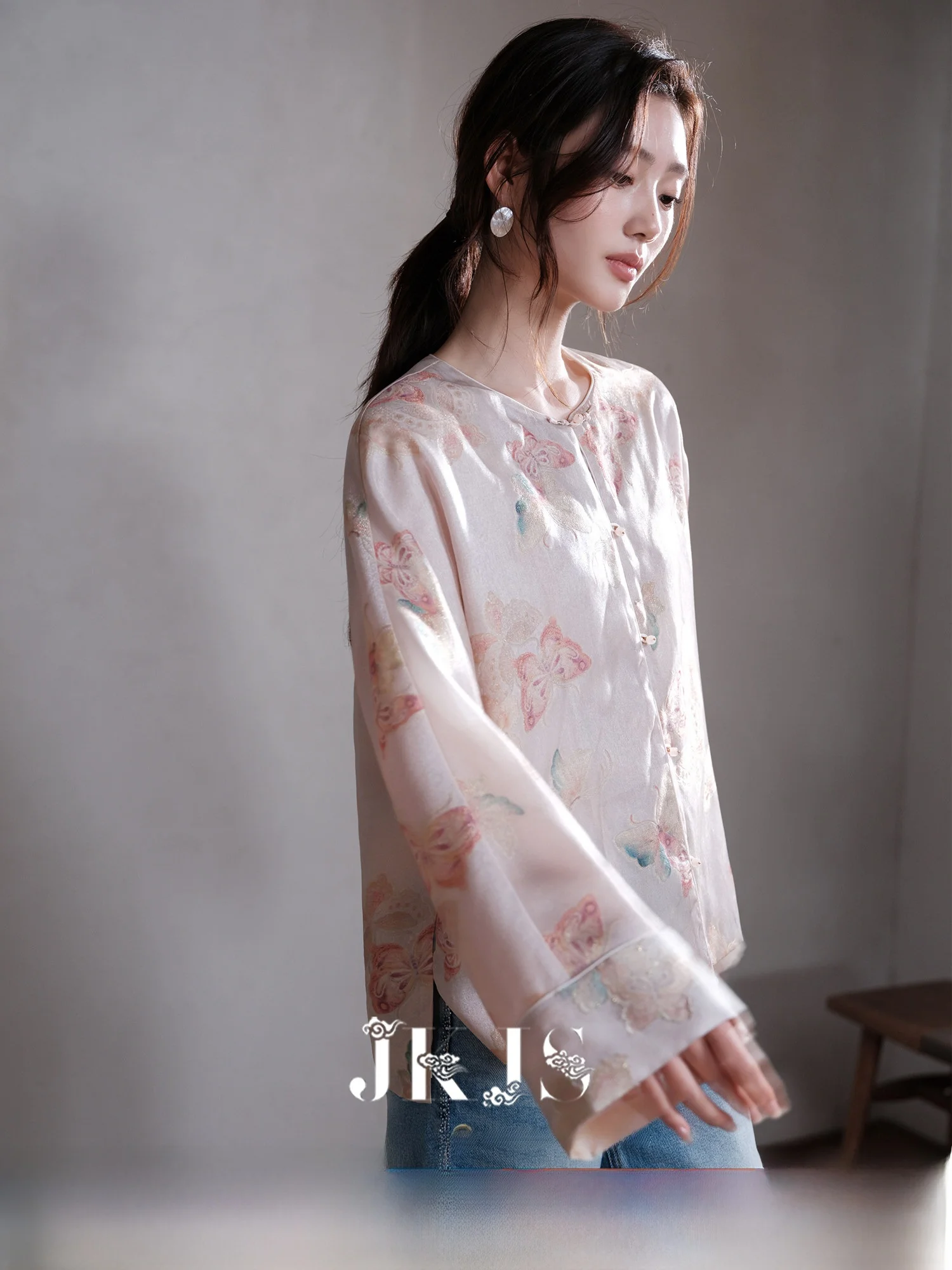 

Элегантная шелковая куртка с вышивкой, тонкая, роскошная, в китайском стиле, топ, женская модная традиционная одежда