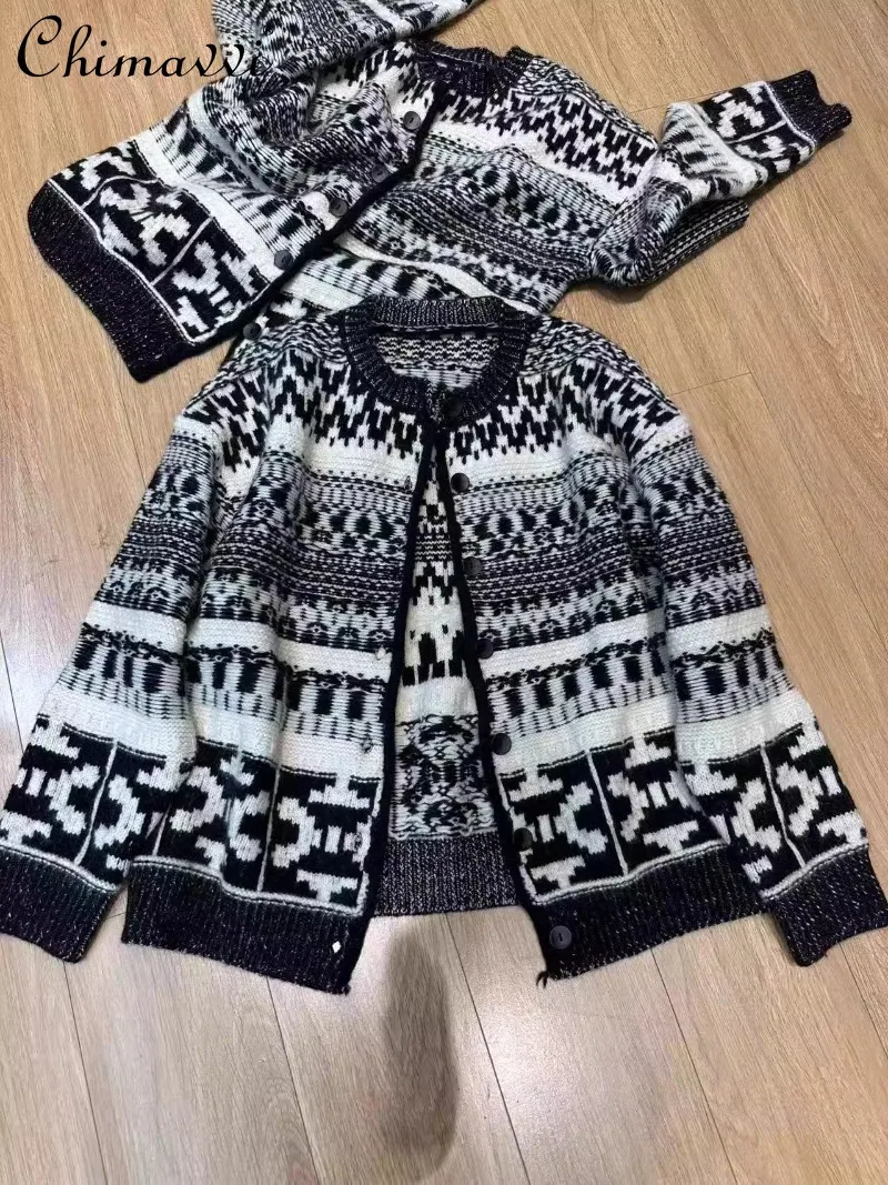 

2024 Winter New European Retro Presbyopia Loose Wool Knitted Cardigan Lazy Wind Sweater For Women