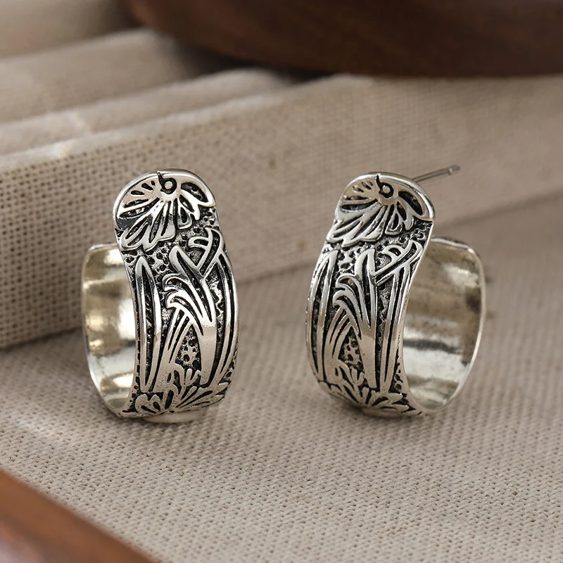 Bohemian Style Relief Floral Hoop Earrings For Women Antique Silver Color Texture Rustic Vacation Daily Earrings Retro Jewelry