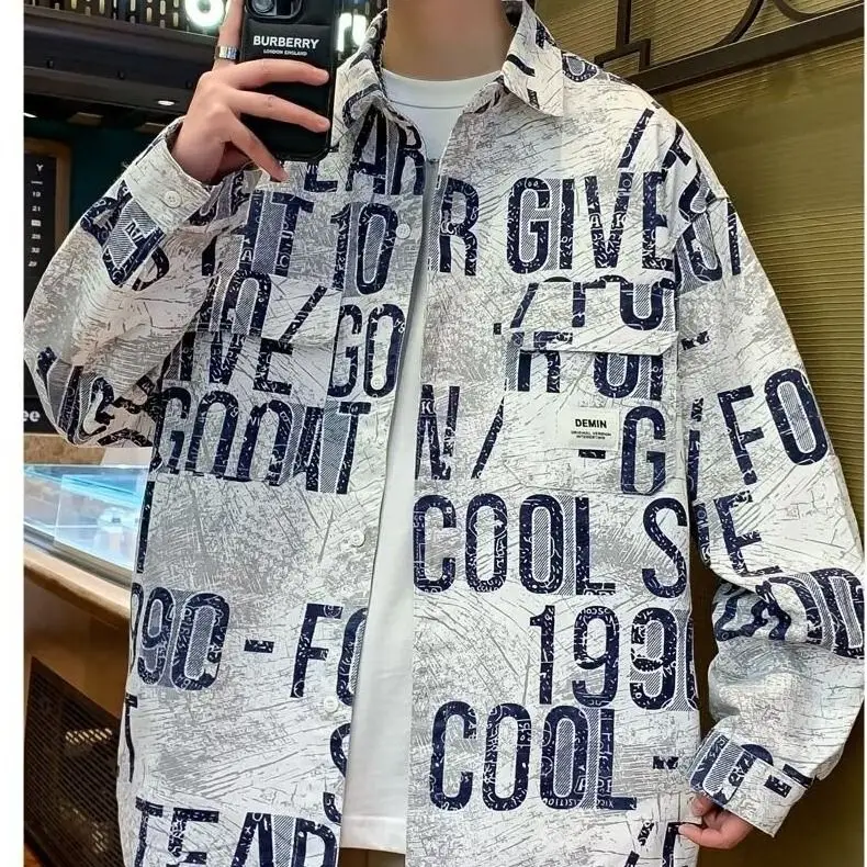 

Новая осенняя мужская рубашка свободного кроя с модным дизайном, универсальная верхняя одежда, трендовая модель с длинным рукавом.