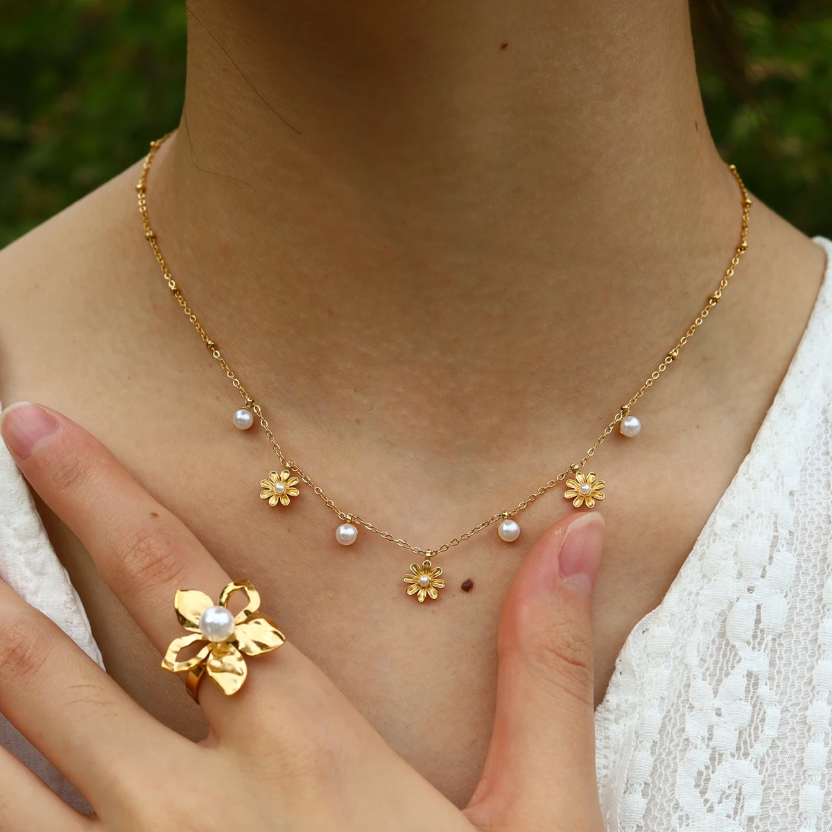 WILD & FREE Perłowy naszyjnik ze stali nierdzewnej dla kobiet Retro kwiaty wykwintna elegancka biżuteria pozłacana 18K