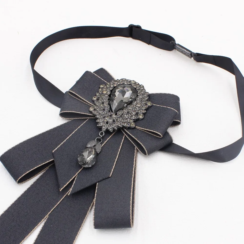 Papillon con spilla a nastro nero di lusso per donna Accessorio decorativo per collo in stile gotico con pendente in cristallo TS289