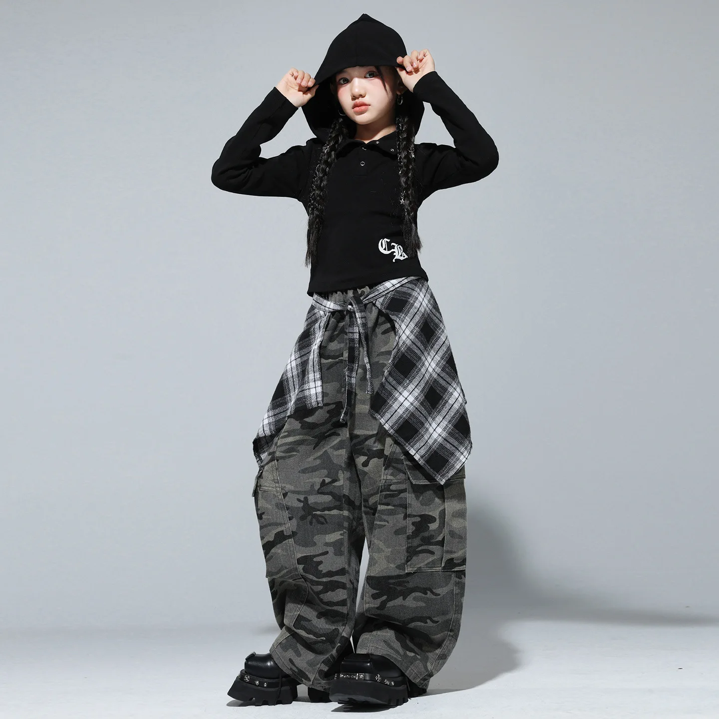 Dziecięca odzież Kpop Hip Hop Czarna bluza z kapturem Krótka koszulka T-shirt Kamuflażowy styl casualowy Uliczny styl Spodnie cargo z zakrzywionymi nogawkami dla dziewczynki Stroje do tańca Ubrania