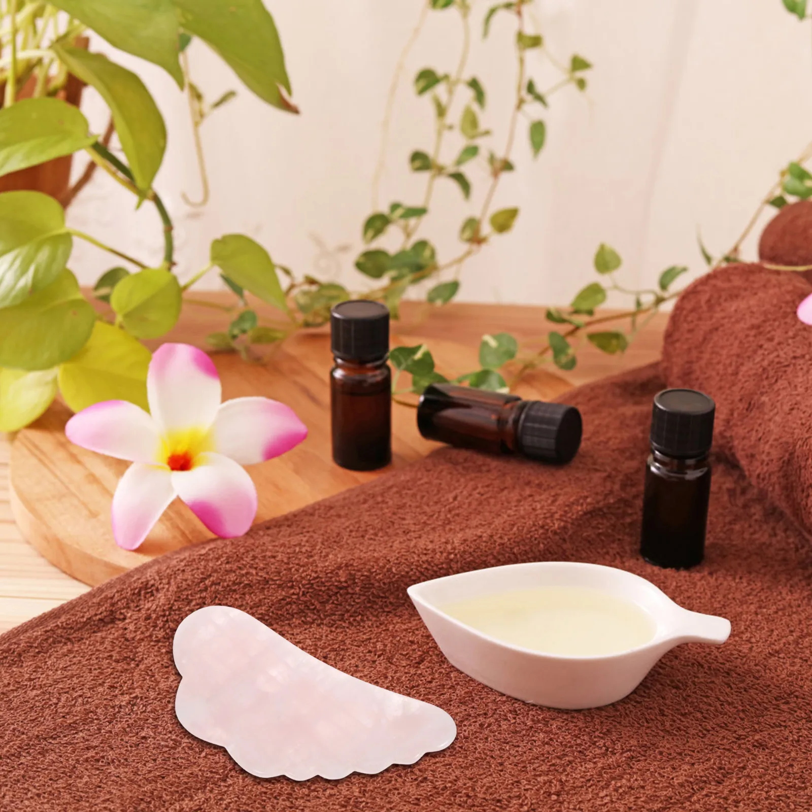 لوحة كشط كريستال وردي للوجه والرقبة والكتف وتدليك العين على شكل جناح أداة علاج للعناية بالجمال