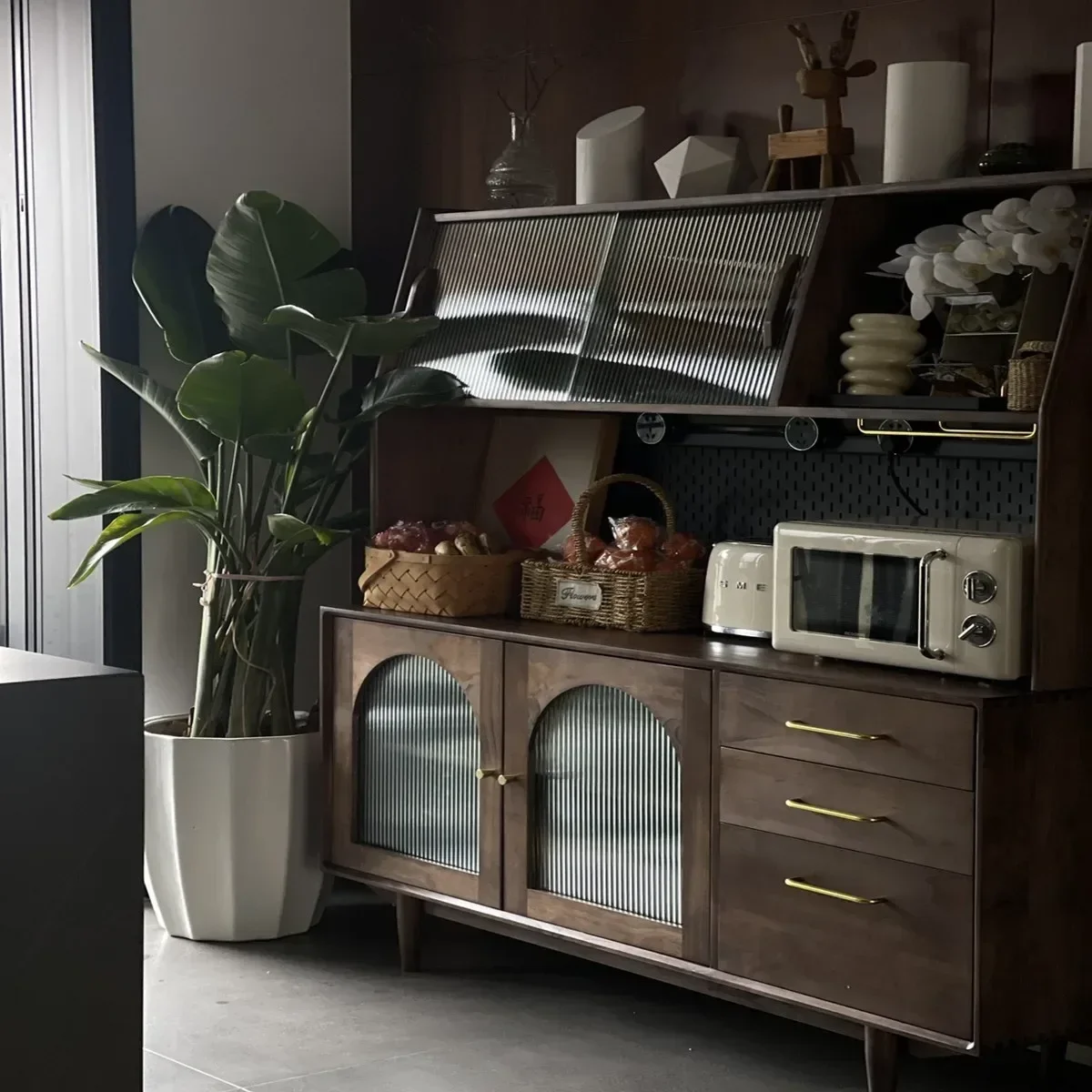 Long - lasting Simple high cabinet, living room, household wine cabinet, integrated wall storage, tea and water cabinet Superior