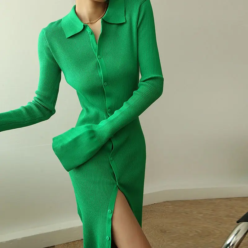 

Женское осенне-зимнее новое модное однотонное платье-кардиган средней длины с воротником-поло и пуговицами, темпераментное, с длинными рукавами