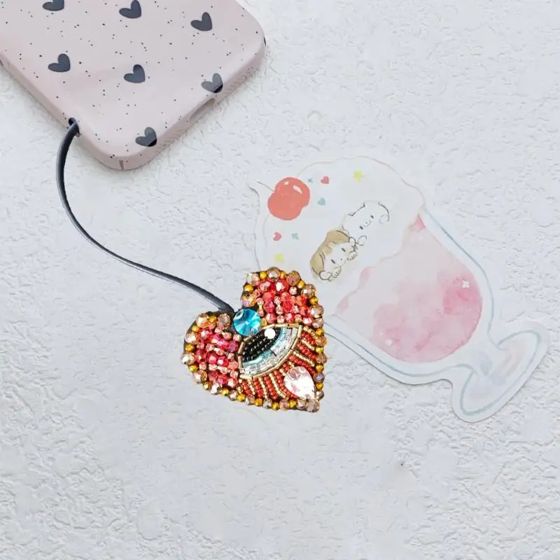 39bc 재킷 가방 모자를 맞춤화하기위한 장식에 대한 크리스탈 심장 철