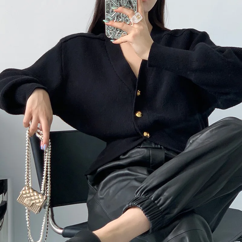 2023 New Early Spring New Top Black Sweater Coat Women's Fashion Casual Korean Series Short V-neck Knitted Cardigan