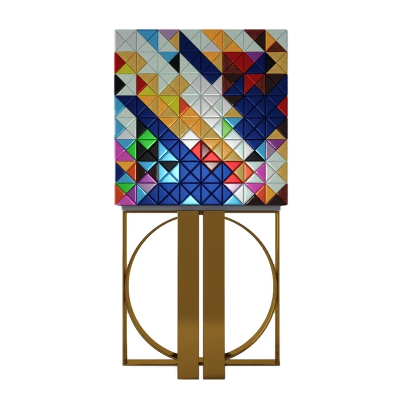 ตู้ข้างรับประทานอาหารทาสีหรูหราแสงการออกแบบโลหะสร้างสรรค์รูปสี่เหลี่ยมขนมเปียกปูนประกบกับตู้เก็บของห้องนั่งเล่นผนัง