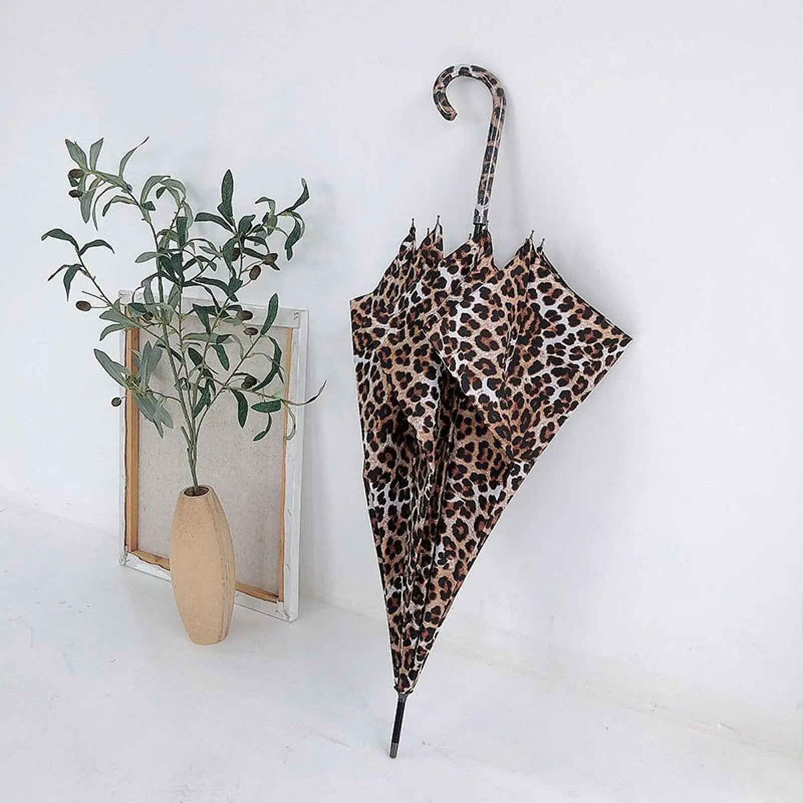 Travel Umbrella Stick Umbrella Leopard Print Sturdy Long Handle Umbrella Sun Rain Umbrella for Outdoor Activities Trips Gift