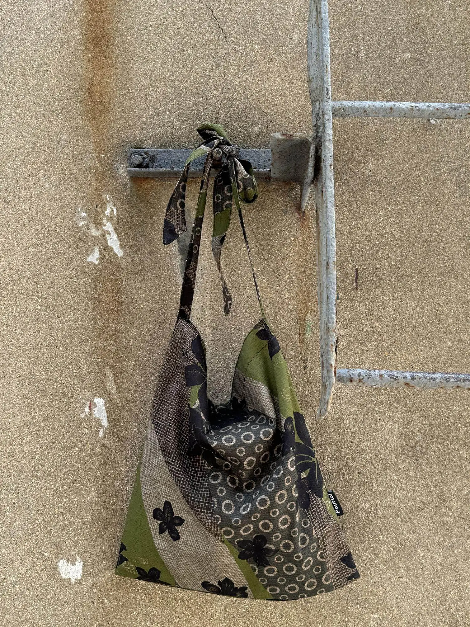 

Новая модная женская сумка через плечо с контрастным цветовым дизайном, принтом растительных и цветочных узоров, в ретро-стиле, портативная, большой вместимости.