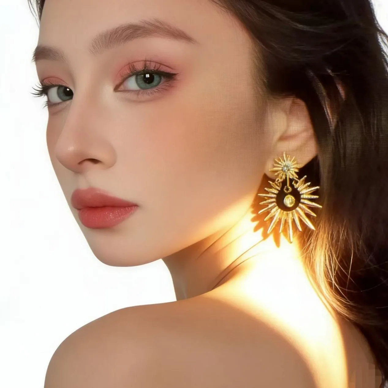 Fashion Vintage Gold Sun Flower Zircon Pendant Earrings For Women Trendy Rhinestone Sun God Earrings Casual Party Accessory