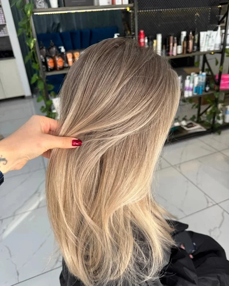 

Длинные прямые парики Брюнетка Выделенный синтетический парик фронта шнурка Ombre Реалистичный вид Прямой бесклеевой парик для женщин