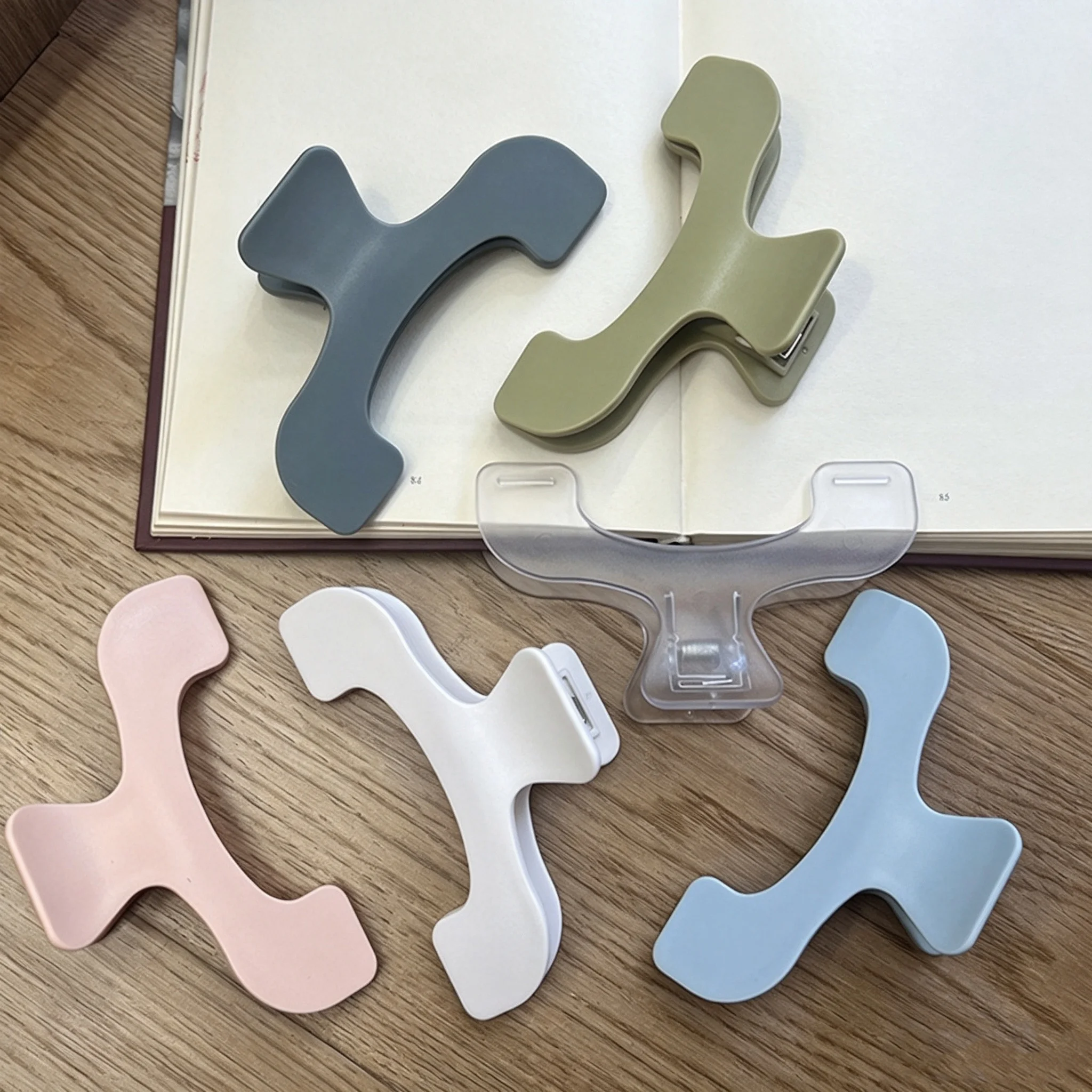 SJ1pc Simple Fixed Book Clips Memo Clip Desk Accessories Practical Note Holder Frosted Transparent Page Holder For Reading Tool