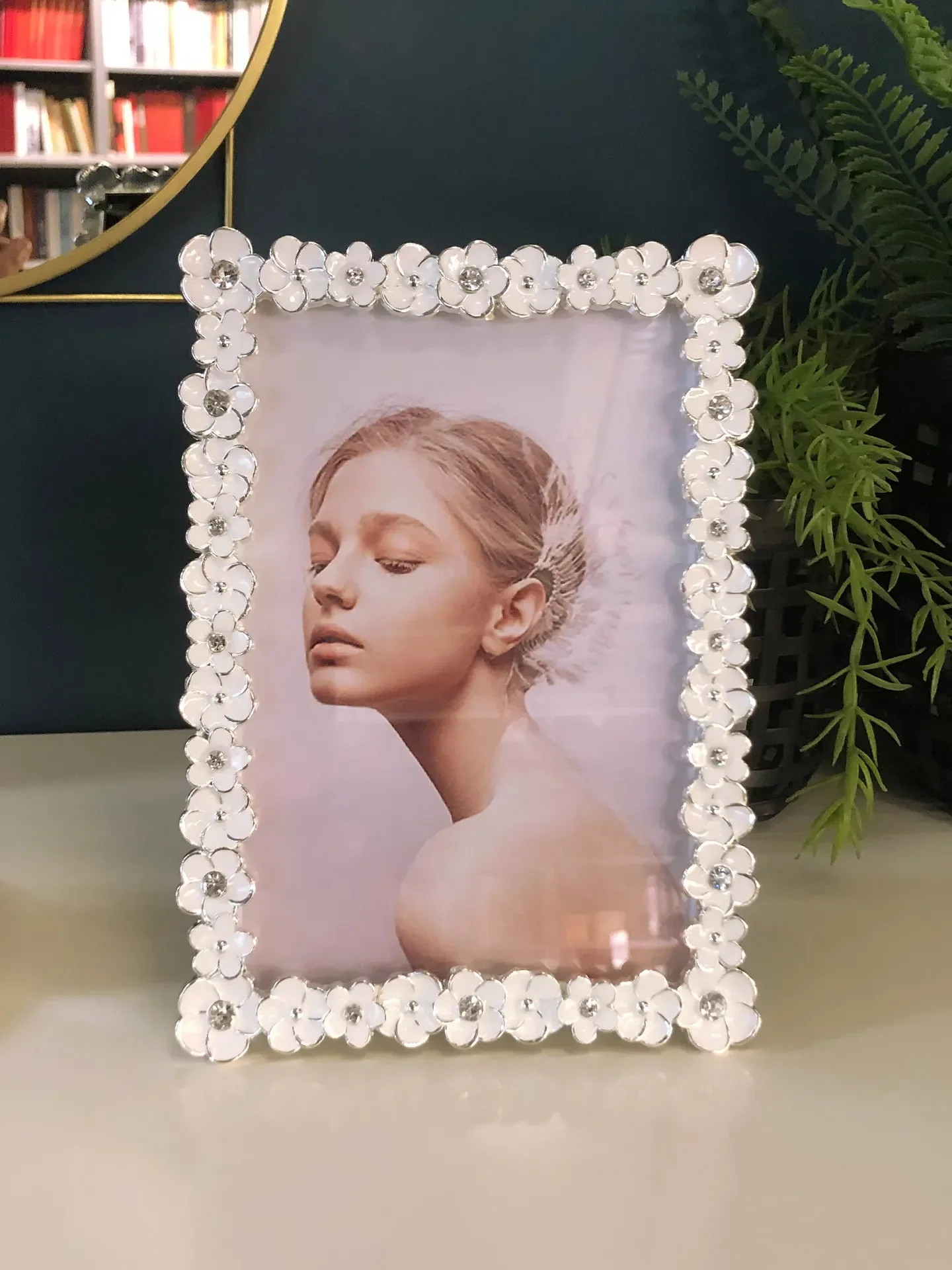 Japanese-style small fresh and high-end photo frame to set the table for children's cute and exquisite light luxury photo frame