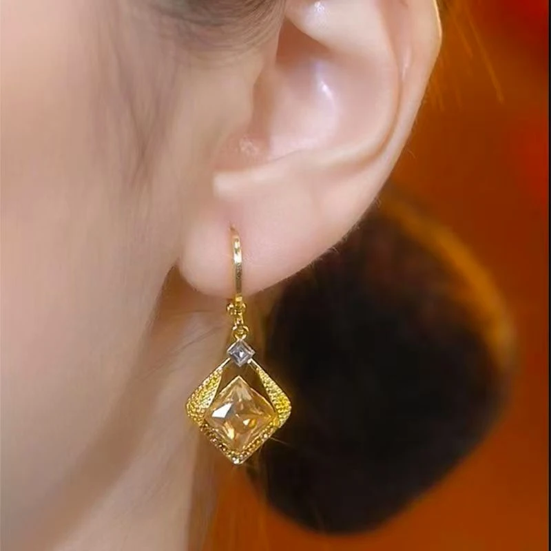 New Fashion Trend Square Crystal Hollow Pendant Earrings for Women Light Luxury Elegant Temperament Girls Daily Wear Jewelry