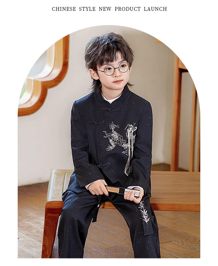 Chinesisches Hanfu für Jungen im Frühling-Herbst-Stil, Kinderkostüm im Tang-Nationalstil mit Stehkragen und Stickerei für Aufführungen A5051 – Detail 7