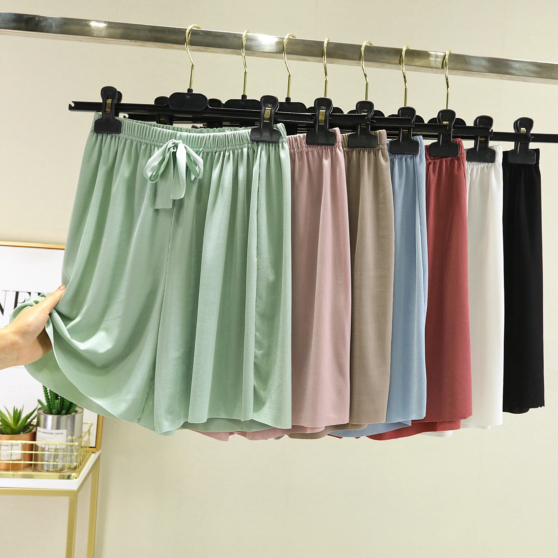 سراويل قصيرة للسيدات عالية الخصر من الحرير الجليدي للصيف فضفاضة وواسعة الساق ملابس نوم منزلية غير رسمية ملابس خارجية مريحة وخ...