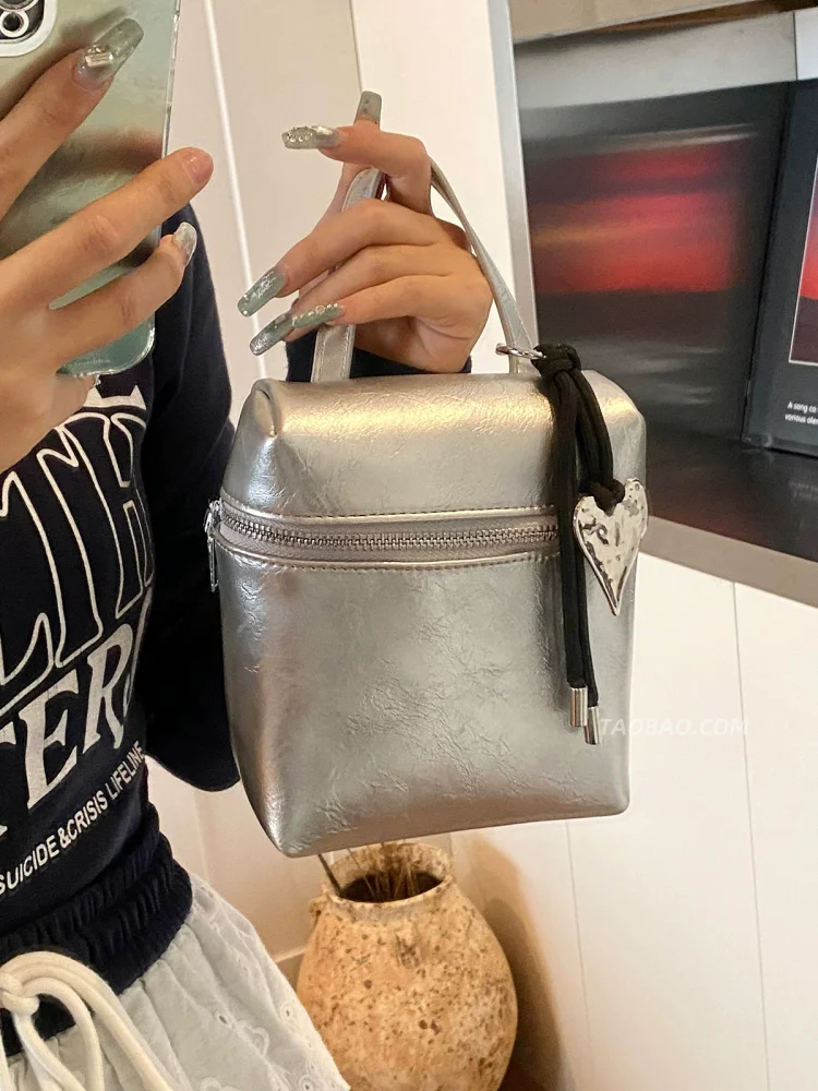 

Новинка 2023 года, роскошный серебряный рюкзак для женщин, небольшой мини-рюкзак для девочек, школьные сумки через плечо, дорожные сумки