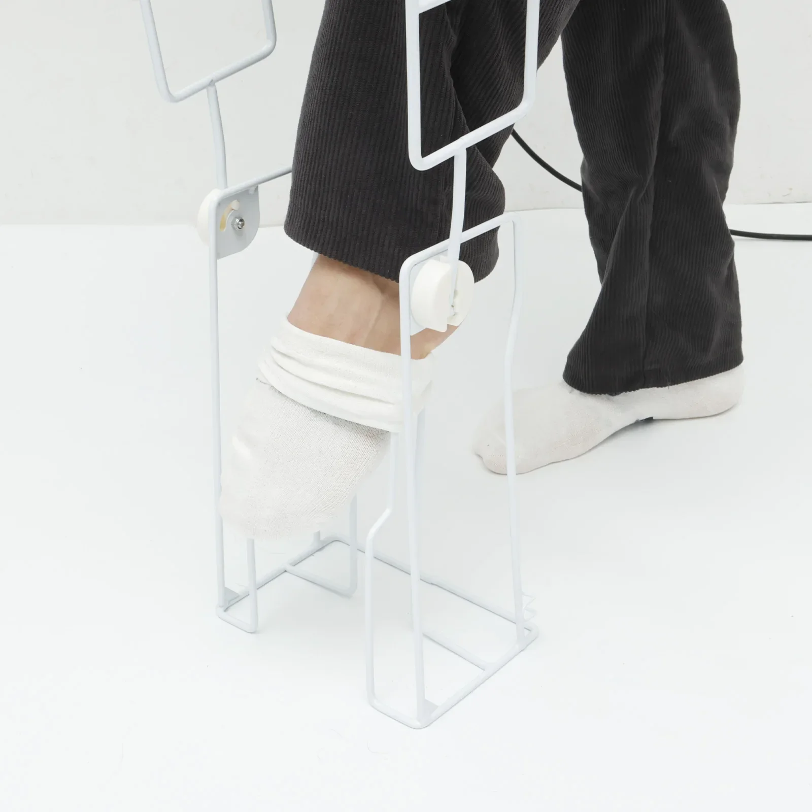 

Устройство для надевания компрессионных чулок Donner Adaptive Dressing Aid с складными ручками, стальное, для надевания компрессионных чулок