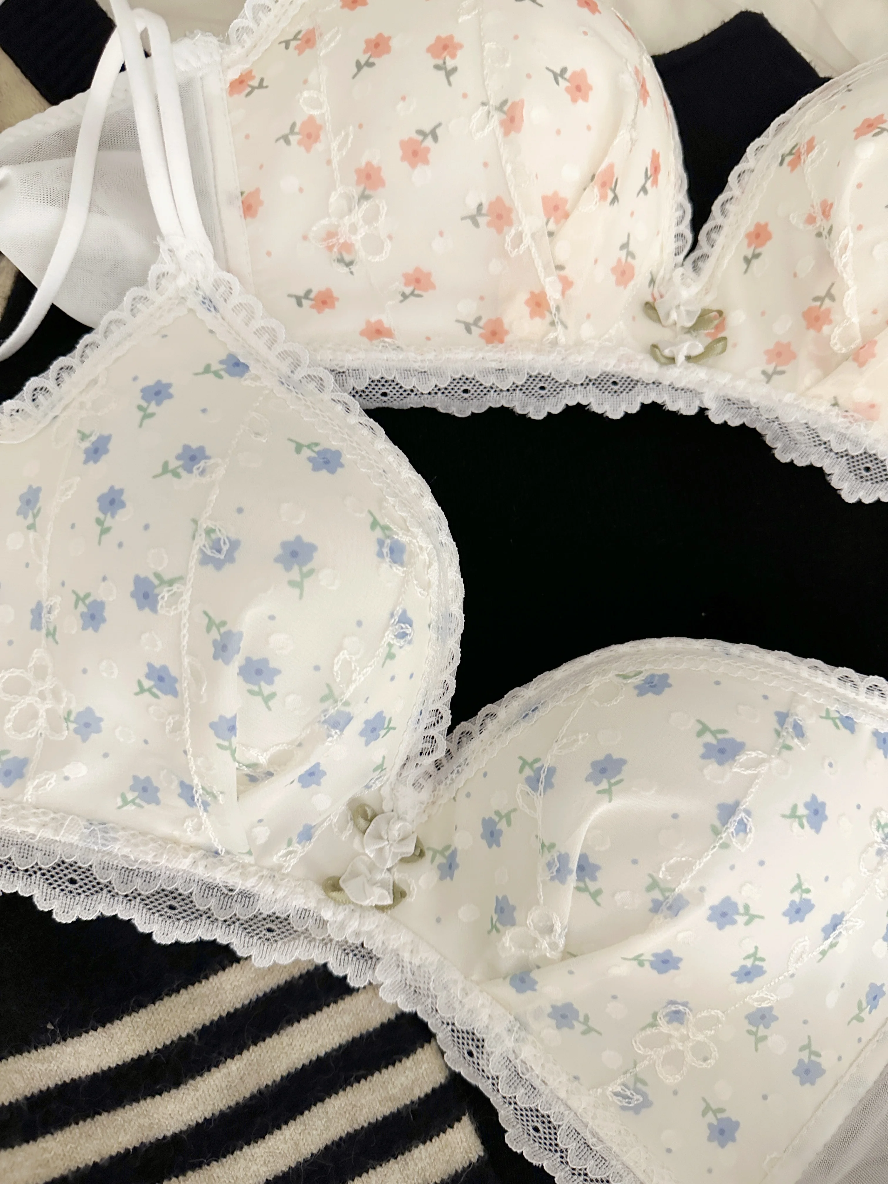 Luxury Sweet Underwear for Women Without Underwire Small Chest Push-up Anti-sag Comfortable Lace Sexy Pure Desire Bra Cover Set
