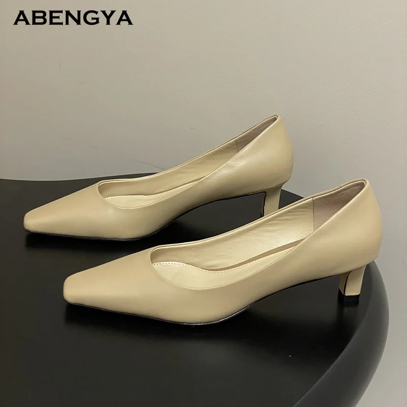 

Лидер продаж 2025 года, кожаные рабочие туфли цвета хаки на низком каблуке, женские туфли без шнуровки, модельные туфли на высоком каблуке, осенние вечерние банкетные туфли, женские туфли