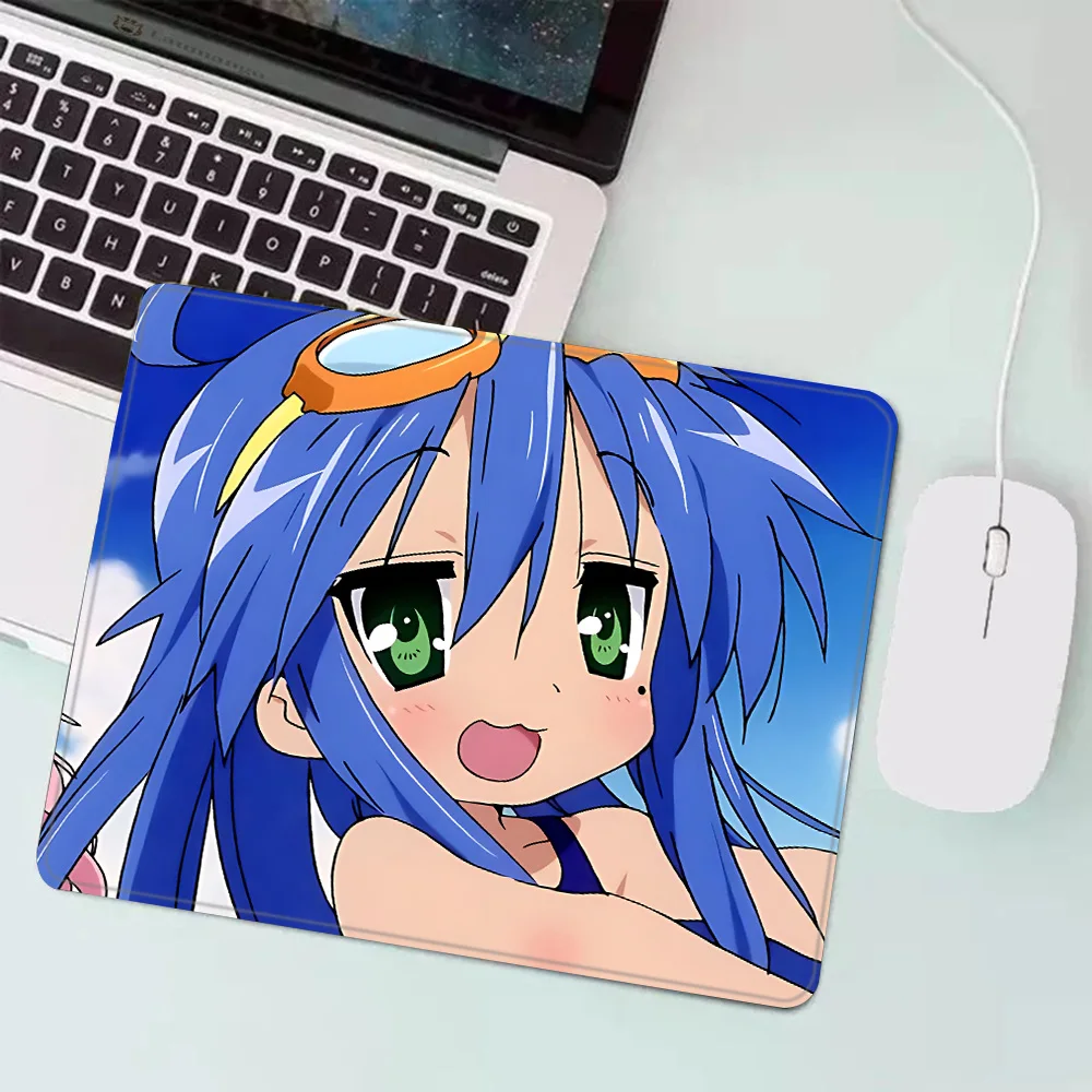 Lucky star konata izumi alfombrilla de ratón para juegos XS alfombrilla de ratón pequeña para PC Gamer decoración de escritorio alfombrilla de ratón de oficina alfombra de escritorio