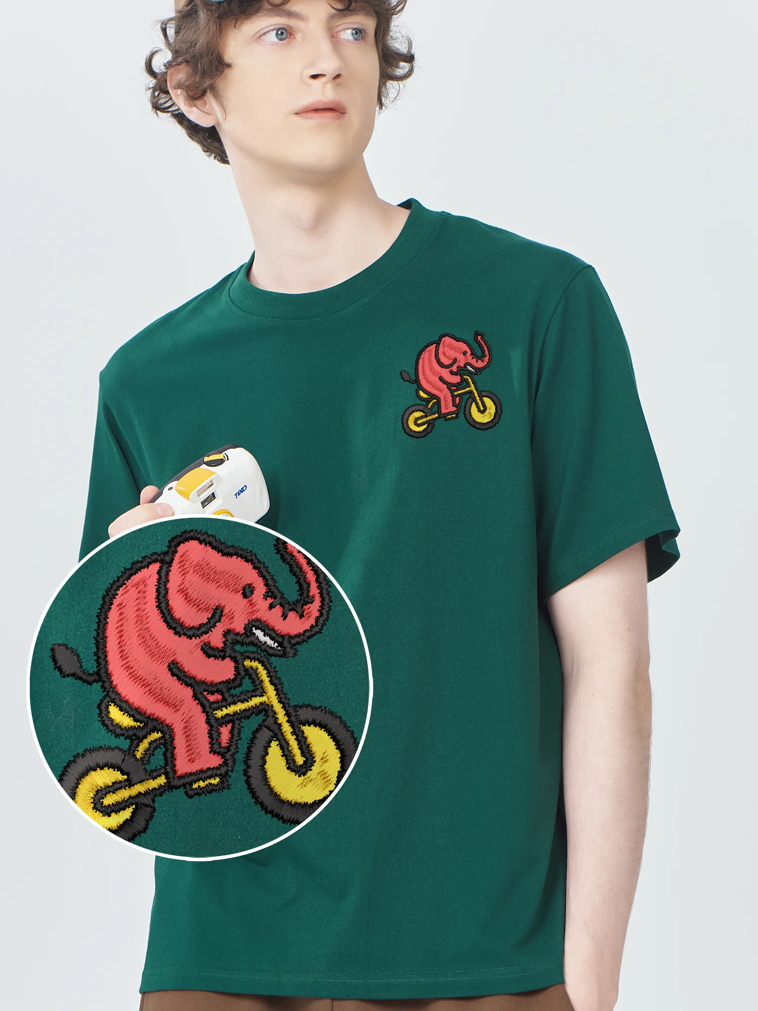 الفيل ركوب الدراجة المطرزة Camiseta عارضة أزياء للجنسين طاقم الرقبة عالية الجودة التطريز بلايز الملابس القطنية
