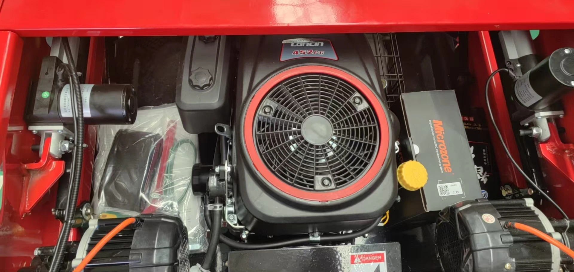 Automatic Mini Power Weeder Machine Tracked Remote-Controlled Robotic Lawnmower Grass Cutting Equipment