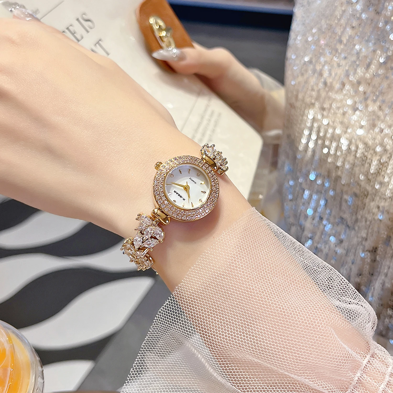 X-GEAR Luxury diamond studded niche women's watch fashionable stainless steel strap quartz women's Watch Woman Luxury