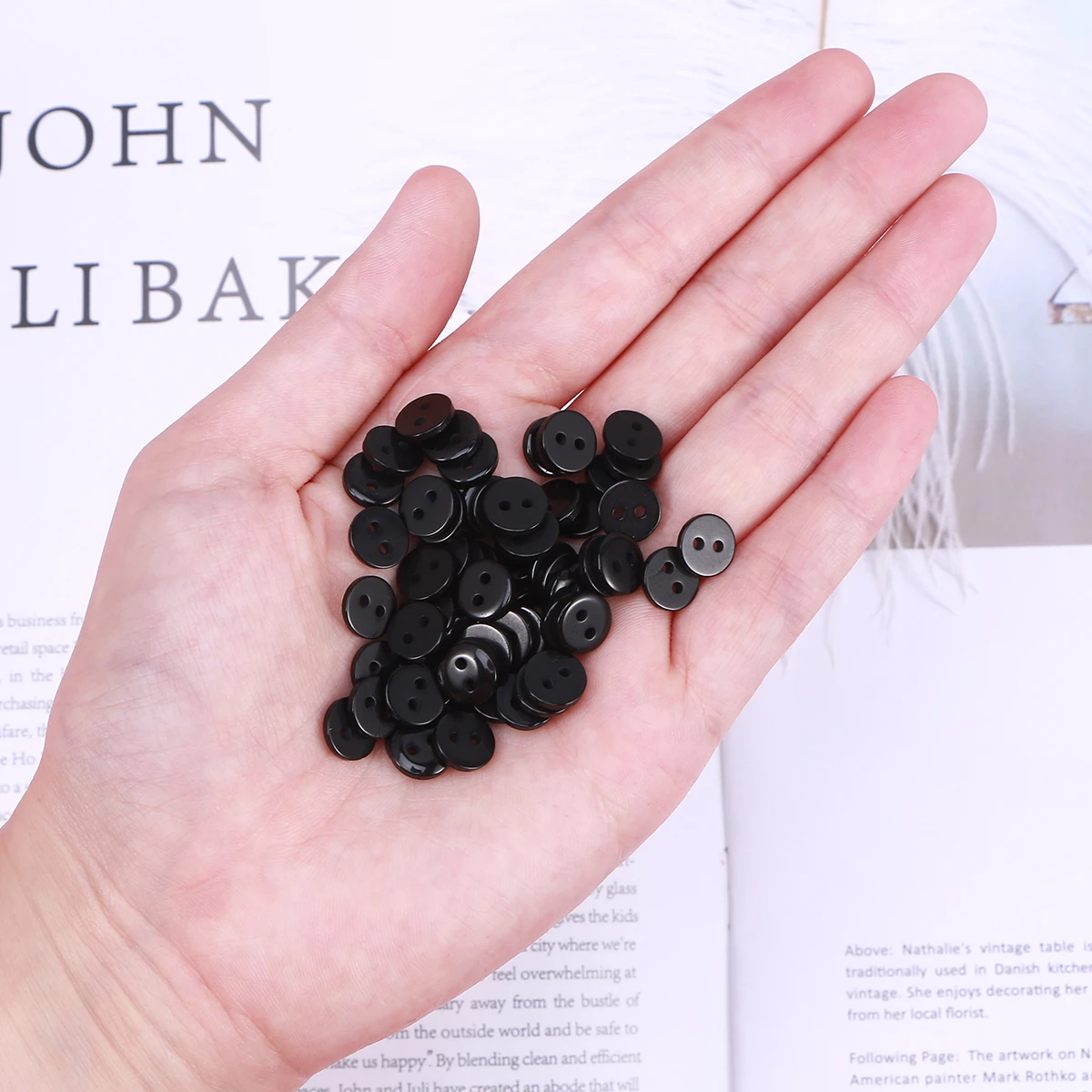 

750pcs Resin Buttons Box Candy-Colored -Eyed Buckles For Kids Clothing Sewing Crafts Handmade Scrapbooking Diy Art