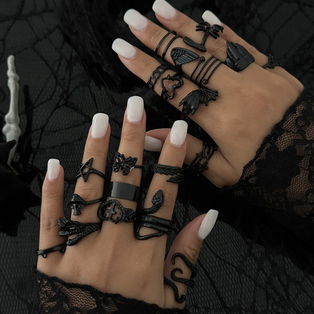 

PuRui 20-Pcs/Set Gothic Black Open Rings Set with Spider Butterfly Snake Shapes Hollow Star Heart Rings Trendy Halloween Jewelry