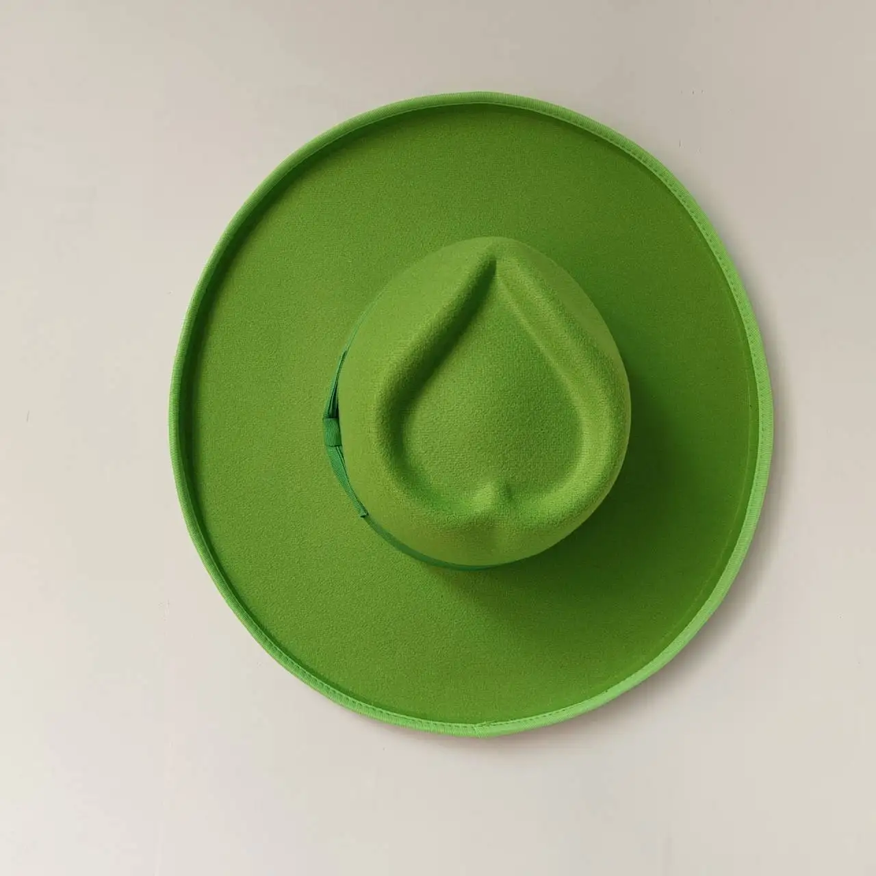 

New Love Fedora hat 10cm brim Fedora hat Green men's and women's bow wide brim Panama hat Unisex embroidery шапка женская