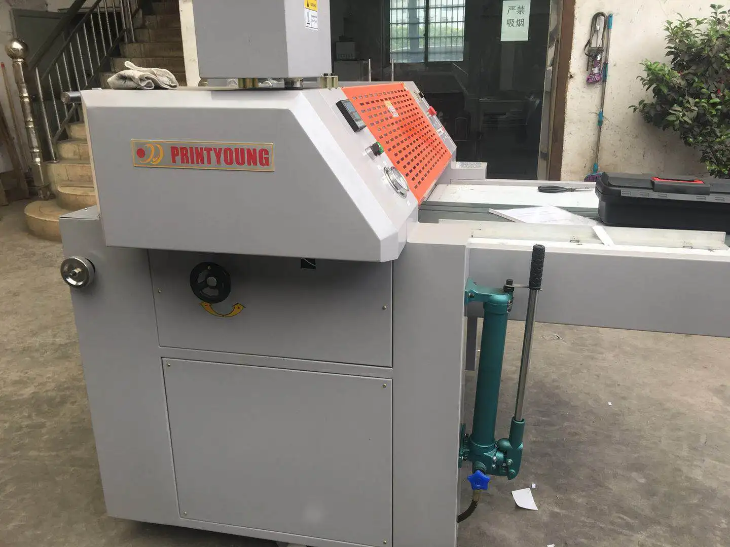 YFMC-920B Manual Paper Feeding Pre-Glued Glue-Less Film Laminating Machine