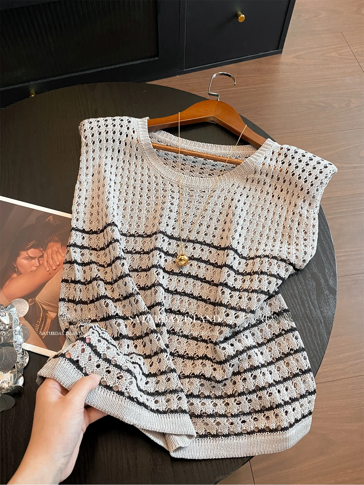 

Уникальный цветной вязаный жилет с вырезами, женский летний новый дышащий крутой универсальный топ, женская одежда