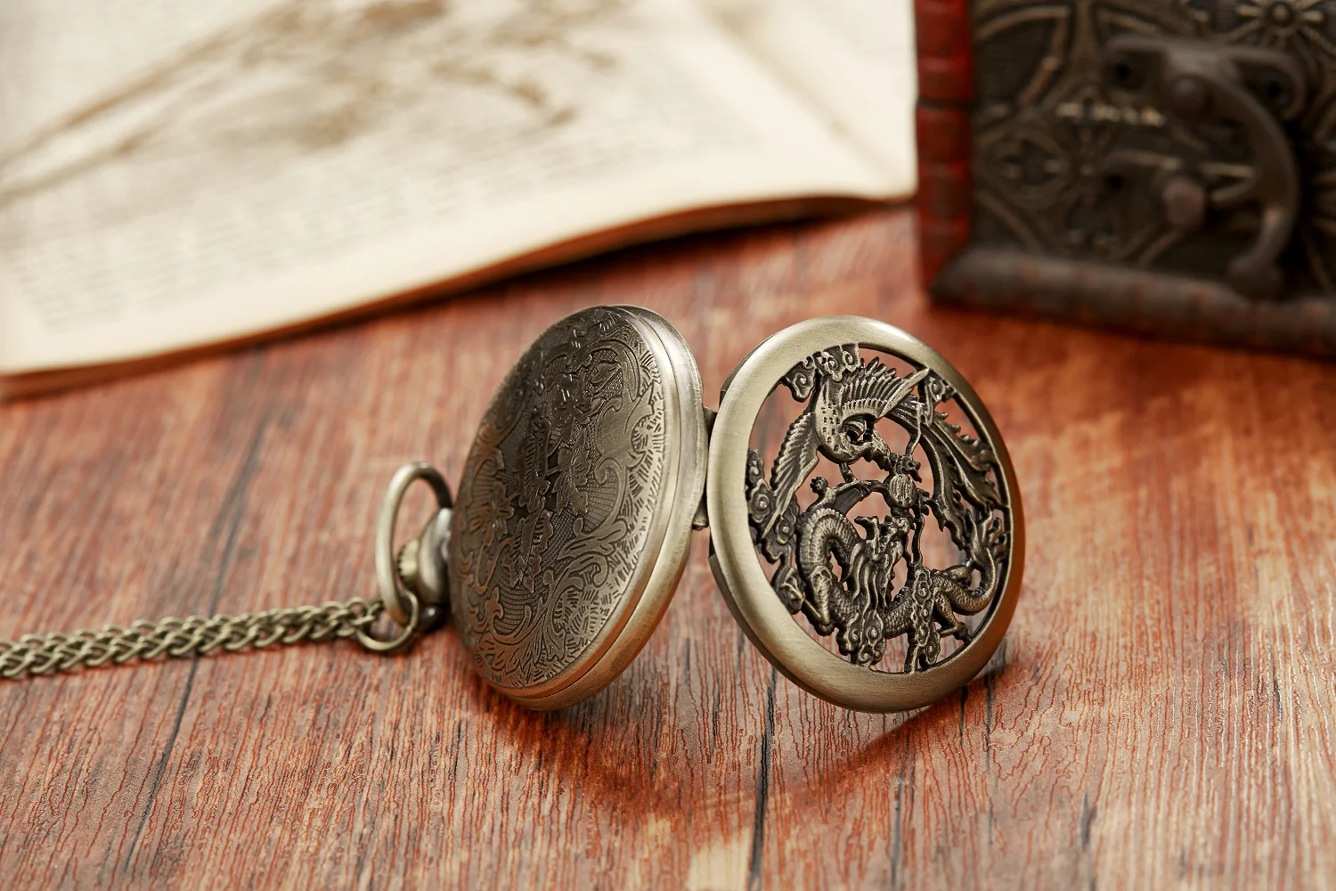 Vintage Bronze Chinese Style Dragon Design Quartz Pocket Watch With Necklace Chain Best Gift 2025