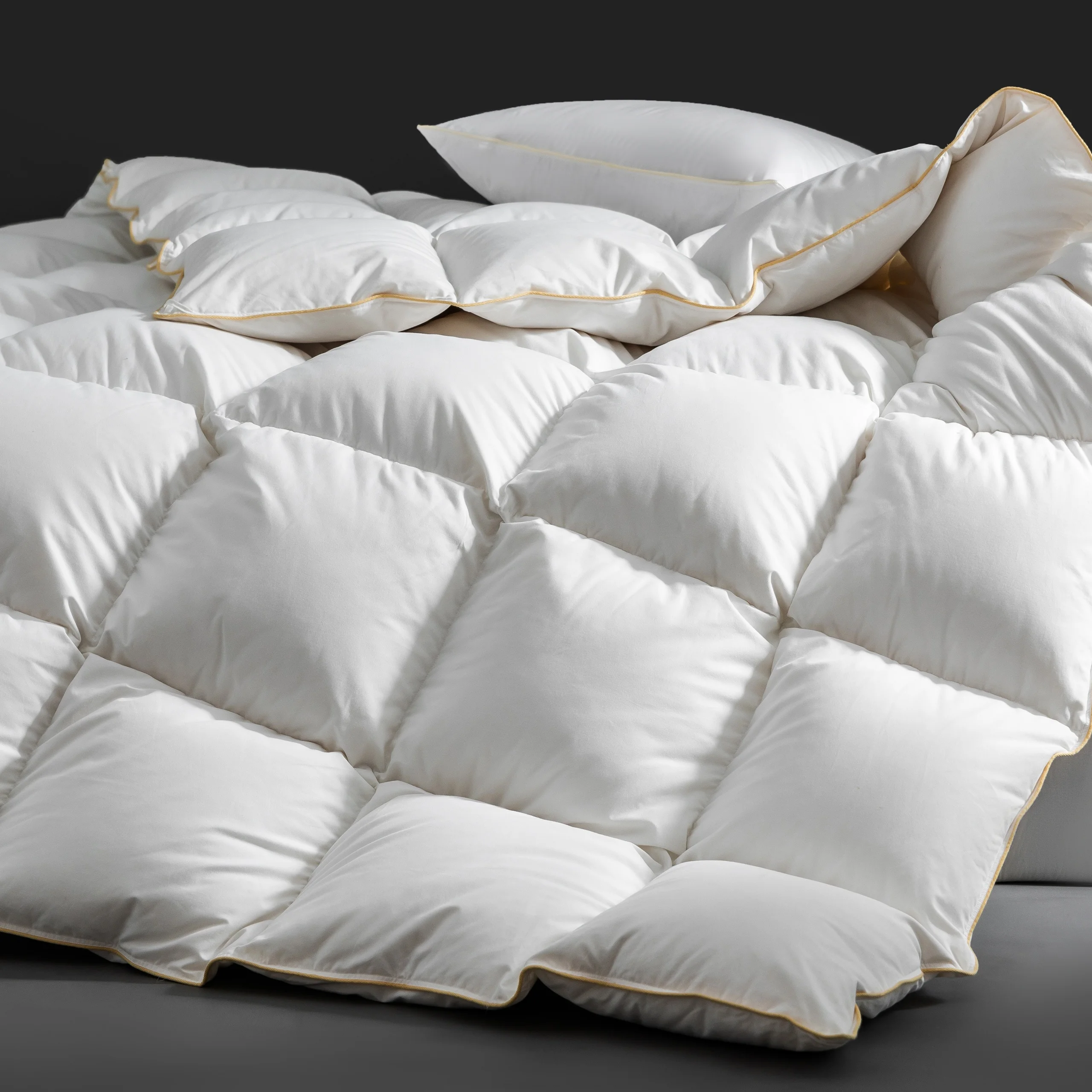 

usLuxurious Goose Down Comforter Suitable for All Seasons, Available in Various Sizes Including Palatial King, California King, King, Queen, And Twin. This White Duvet Insert Is Made from Cotton Fabricd