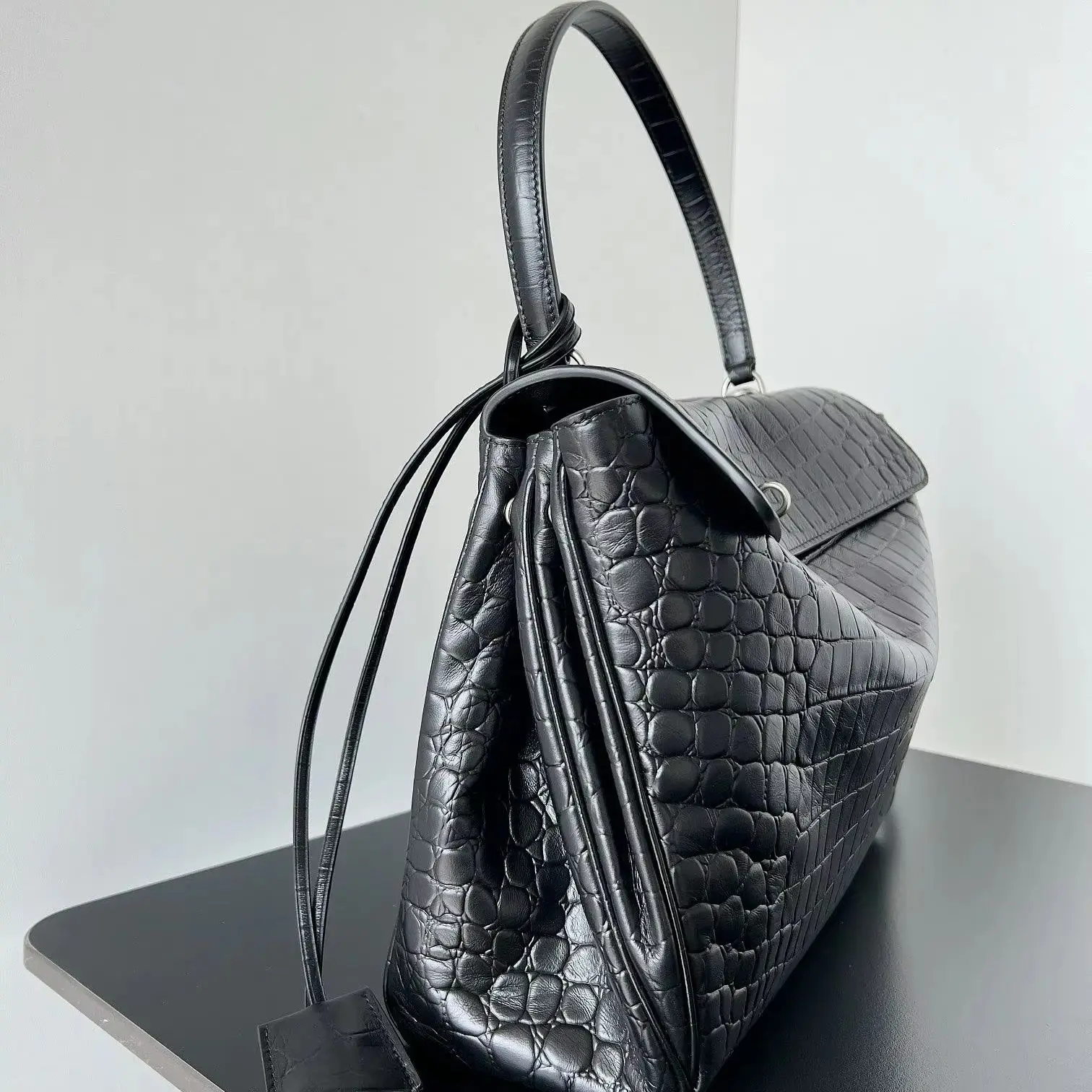Vintage Ladies Black CrocPattern Handbag, Flap Drawstring Side Shoulder Bag, Large Capacity Business Daily Commuter Purse