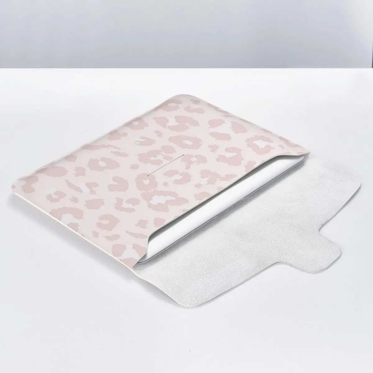 Light Leopard Pattern PU Leather Horizontal Laptop Sleeve Shockproof Soft Lining Notebook Case 13 Inch