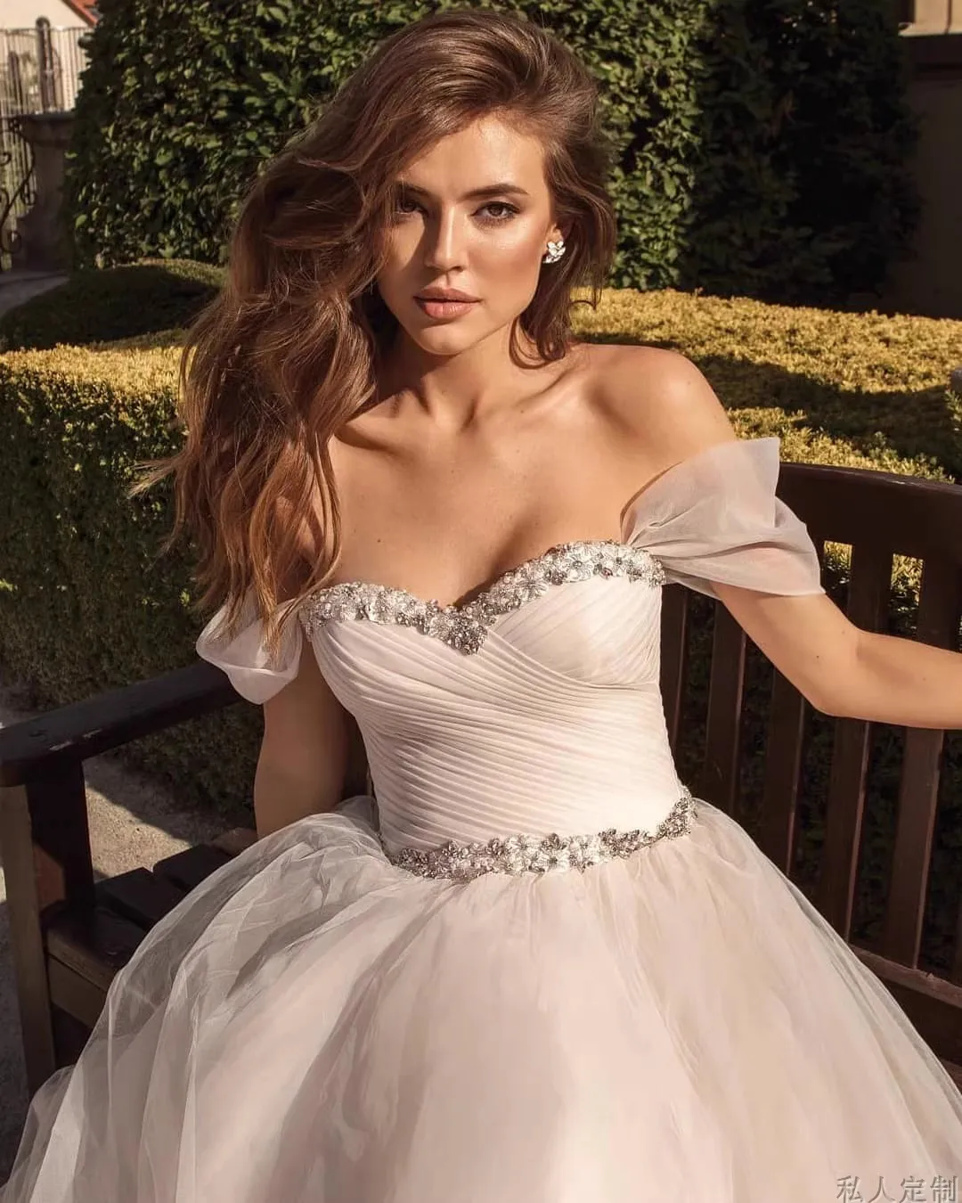 Abiti da sposa in raso taglie forti con spalle scoperte Vestido De Noiva Elegante abito da ballo con cuore dolce perla ​ manica corta
