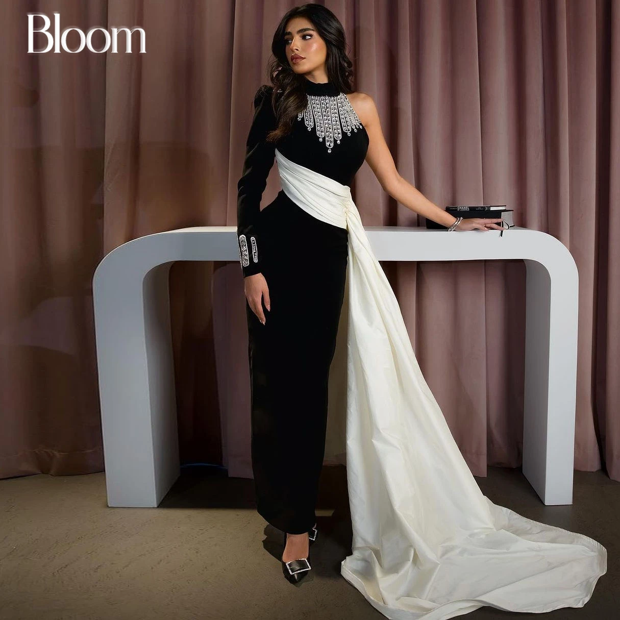 

Bloom One-shoulder Long Sleeve Black Prom Dresses Crepe With Ivory Tail Sheath Beadings Evening Dresses 2024 Formal Party Gown