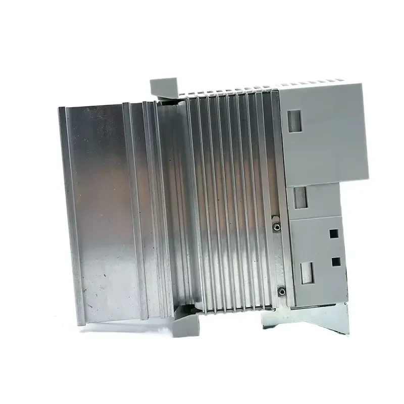 Lenze E82EV113 Vector Frequency Inverter 8200/8400 Servo Drive Electrical Equipment Model E82EV371-2C Germany 12 Months