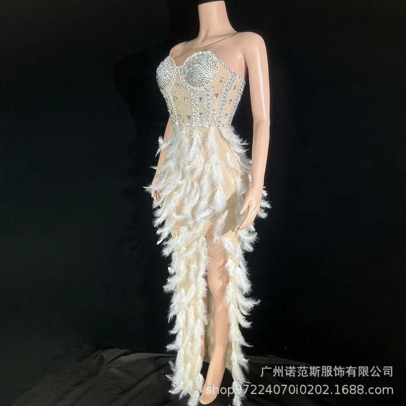 2025 Abito da fidanzamento con spacco alto e piume di fascia alta di lusso Abito da sera per cerimonia di premi per riunioni annuali dell'azienda sul tappeto rosso