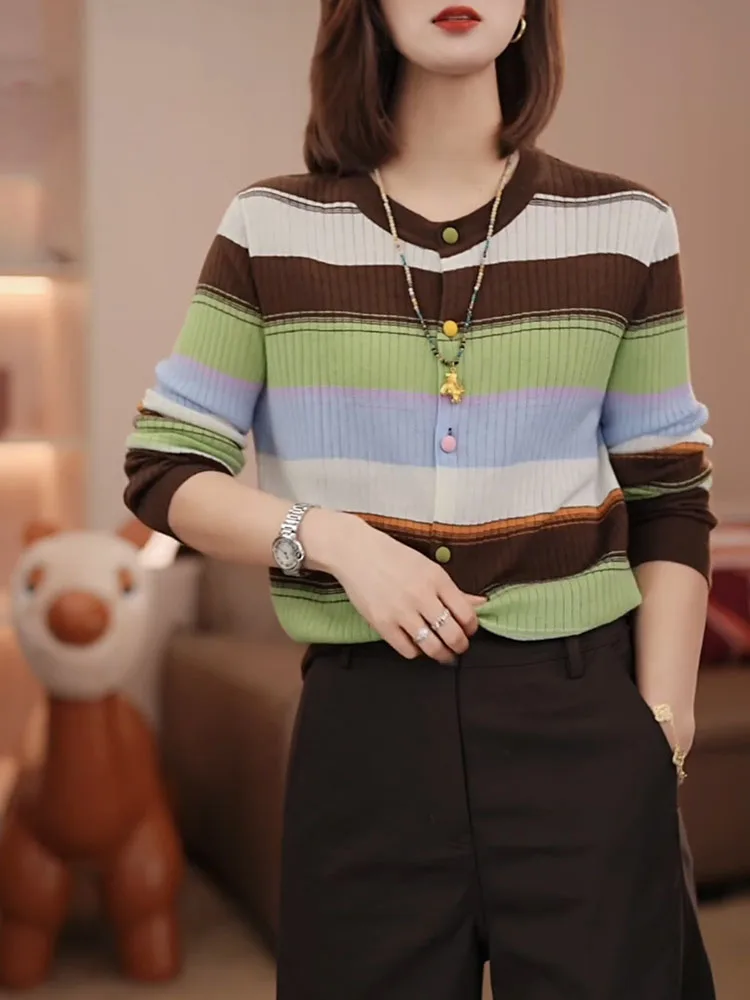 

Новый женский вязаный свитер осень 2025: универсальный, облегающий, свободного кроя, для повседневной носки, высокое качество