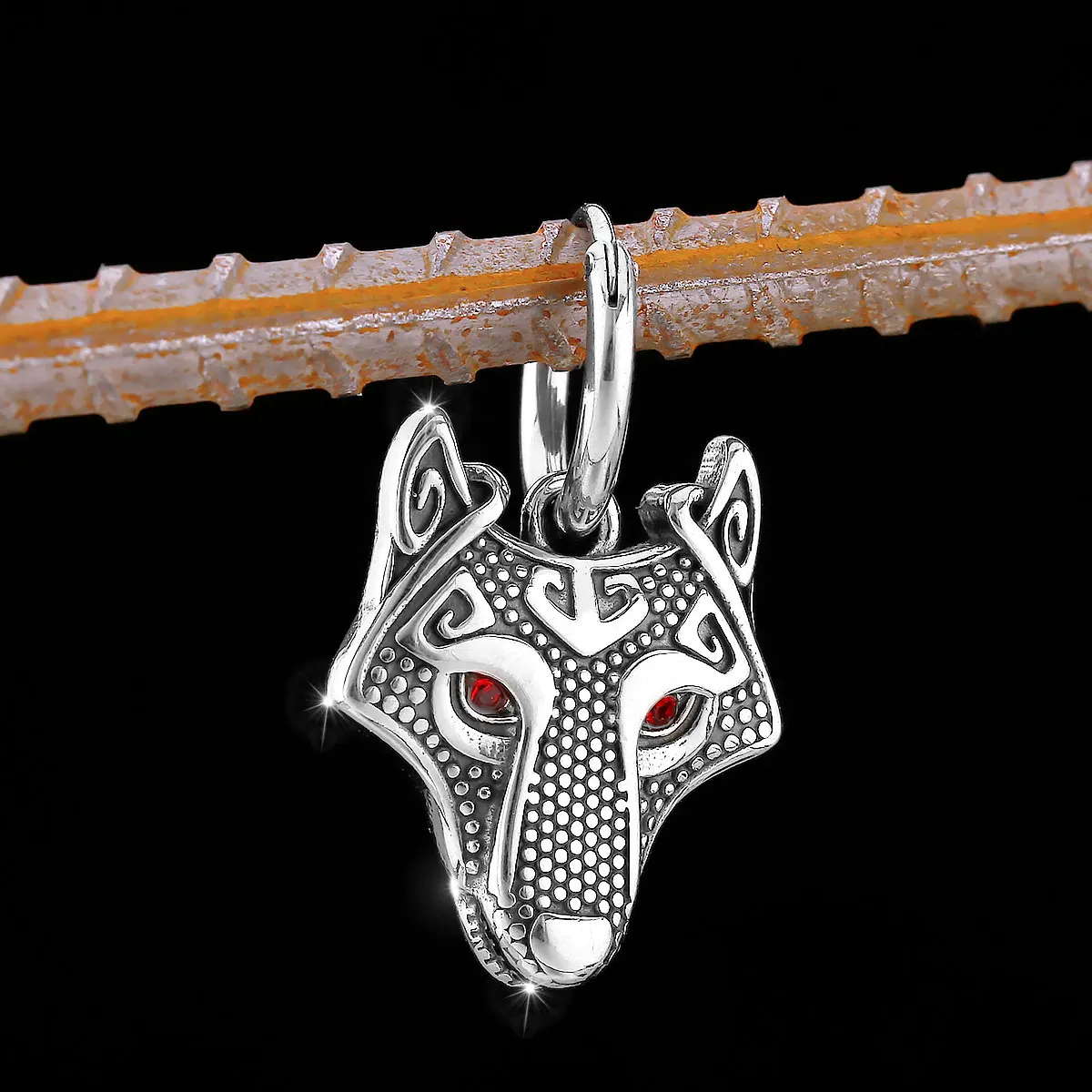 New Design Creative Viking Stainless Steel Personality Earrings Nordic Men's Retro Animal Wolf Head Amulet Jewelry Stud Gift