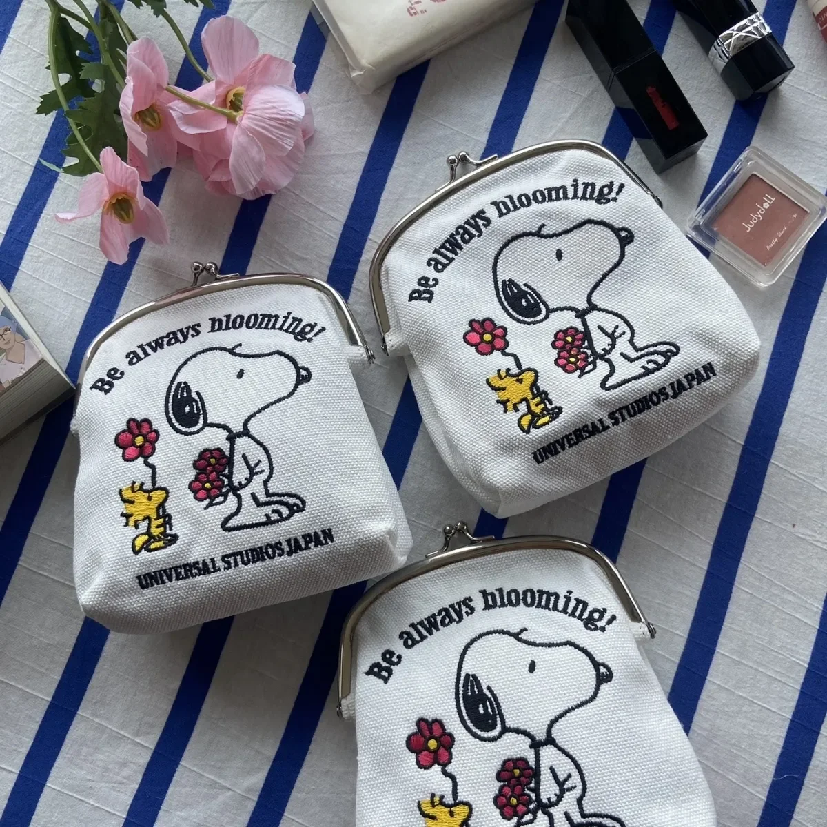 

Snoopy Japanese Cartoon Coin Purse Canvas Handheld Lipstick Headphones Storage Bag Cute Creative Fashion Toy Accessory