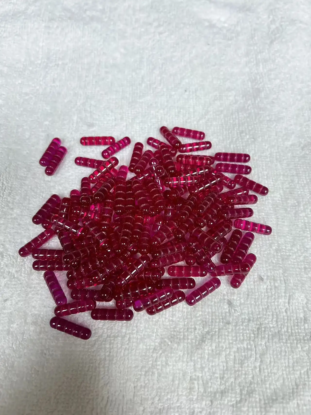 

Ruby-colored cylindrical capsule-shaped beads, ruby bare stone smooth cylindrical beads, pigeon blood red